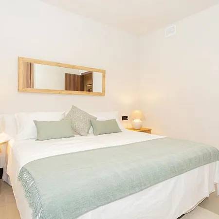 New Modern 3 Bedrooms With Ocean Views Apartment